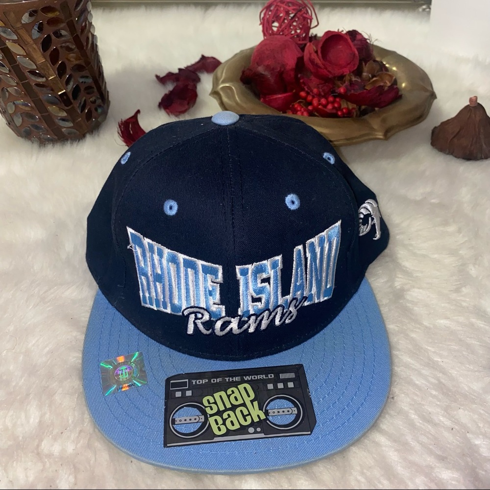Men’s light & dark blue hat w green interior snap back hat w embroidered name💙